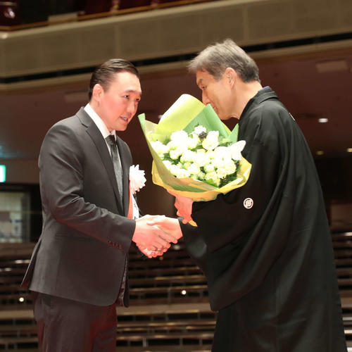 親方定年で峰崎部屋閉鎖、力士は芝田山部屋へ転籍 – ニッカンスポーツ