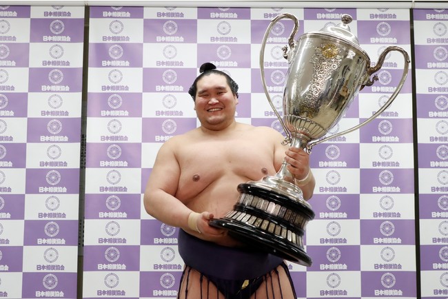 史上最大の復活で大関返り咲き 綱とり挑戦の照ノ富士関へ化粧まわし贈呈 – PR TIMES